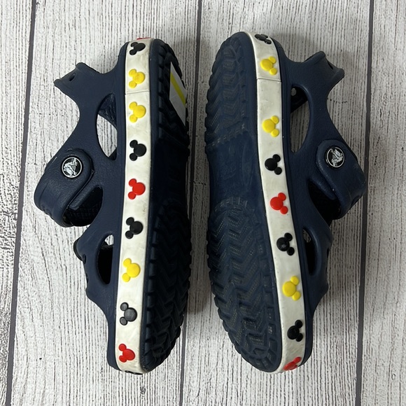 🔹 Crocs Crocband II Disney Mickey Mouse Sandals - Picture 2 of 6